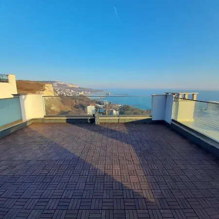 Apartment Penthouse Alma *